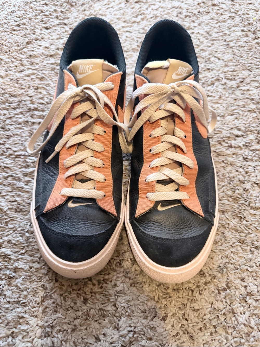 Nike Men’s Low-Top Sneakers in Black and Peach